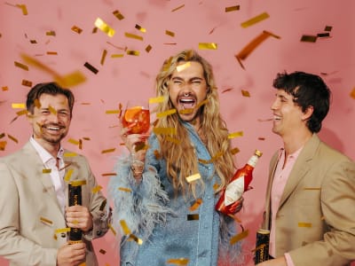 Glitter-Spritz-Gründer mit Bill Kaulitz.