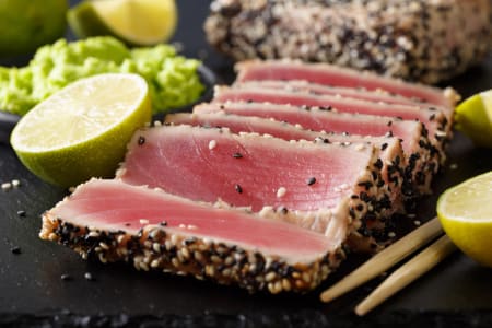 Thunfisch-Tataki mit Sesamkruste