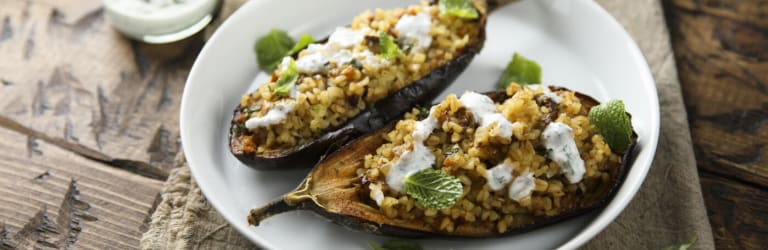 Gebackene Aubergine mit Quinoa-Feta-Füllung