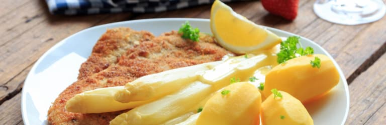 Weißer Spargel mit Kalbsschnitzel