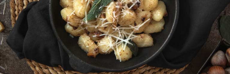 Gnocchi mit Salbei und Haselnüssen