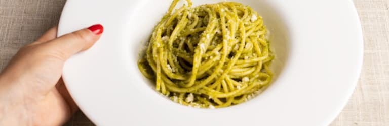 Spaghetti mit italienischer Basilikum-Pesto Sauce