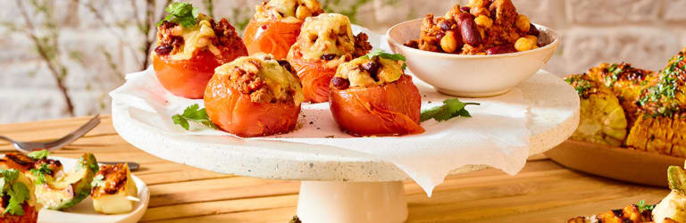 Chili con Carne in gegrillten Tomaten