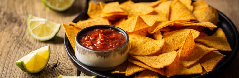 Nachos mit pikanter Salsa