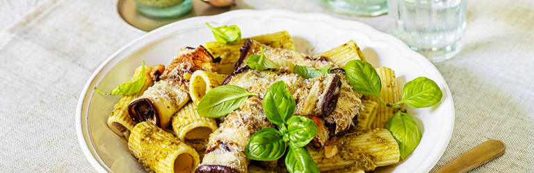 Auberginen-Involtini mit Pesto-Rigatoni