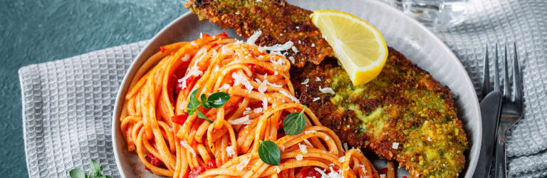 Pistazienpiccata mit Linguine in Tomatensoße