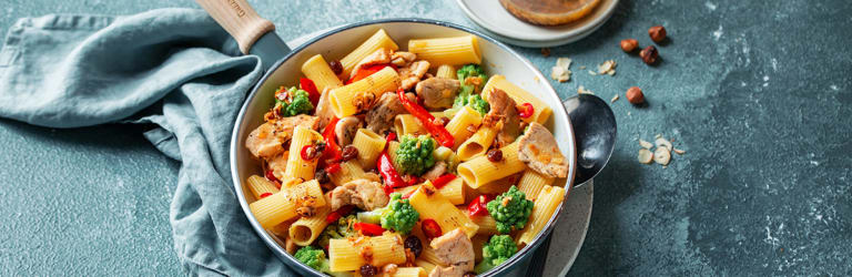 Rigatoni-Gemüse-Pfanne mit Hähnchen