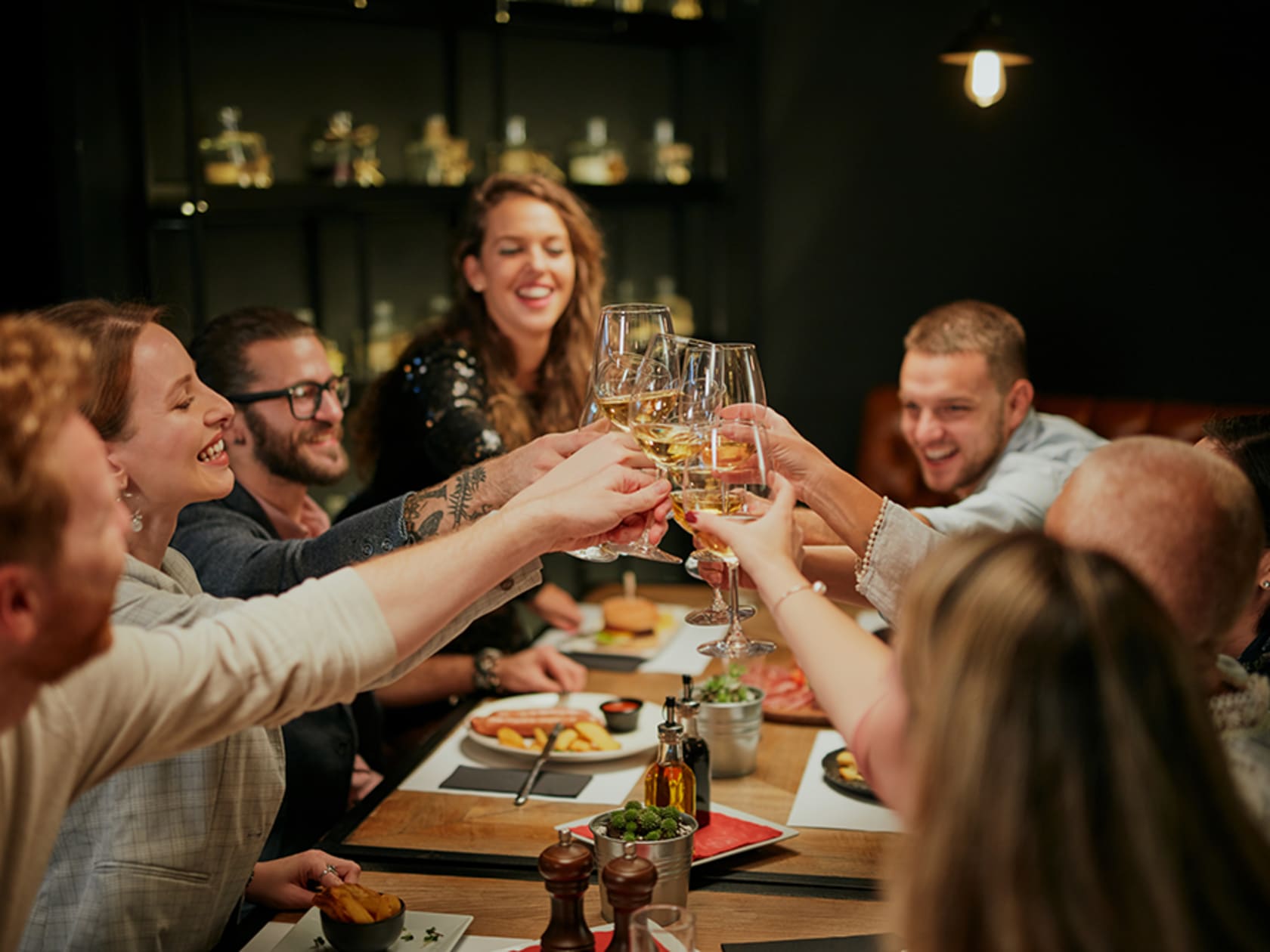 Wein für euren Galentine's Day: Kein Date? Kein Problem!
