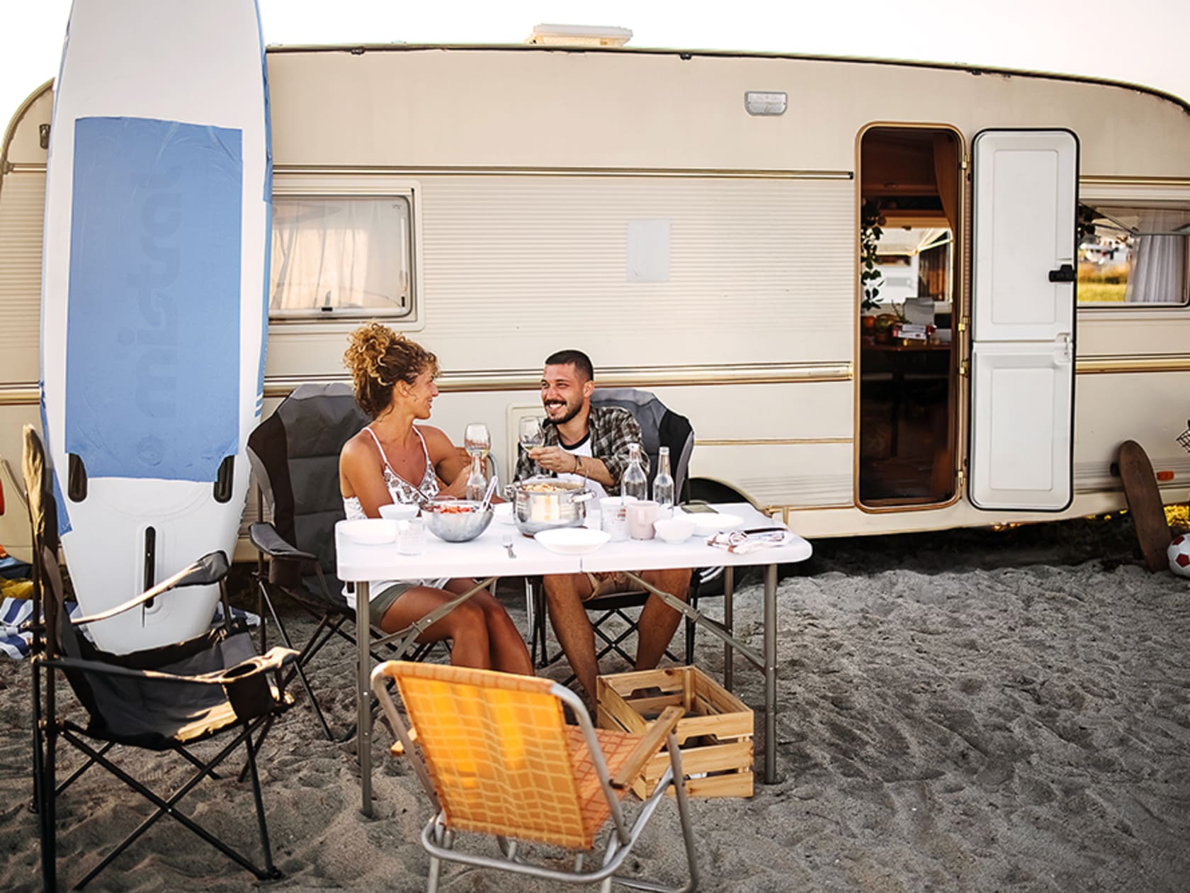 Wein zum Camping: Gute Tropfen für den Outdoor-Urlaub