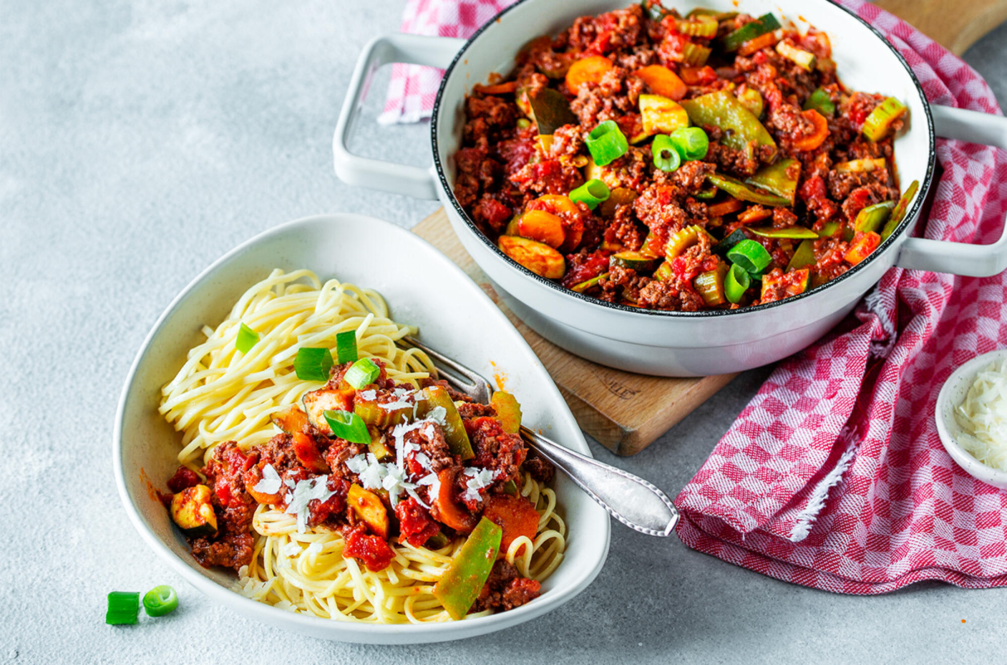 Spaghetti mit Frühlings-Bolognese