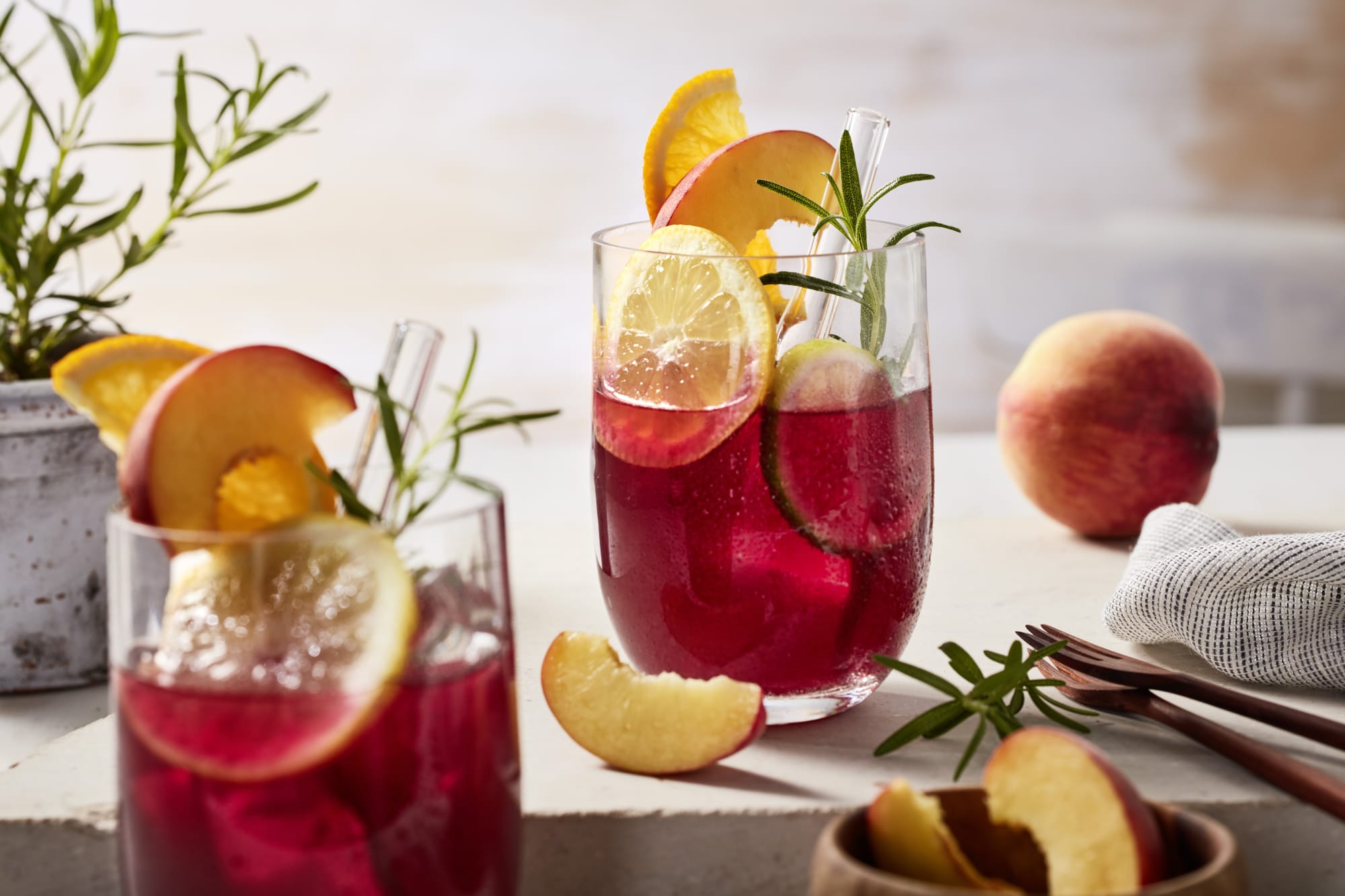 Sangria mit Rosmarin