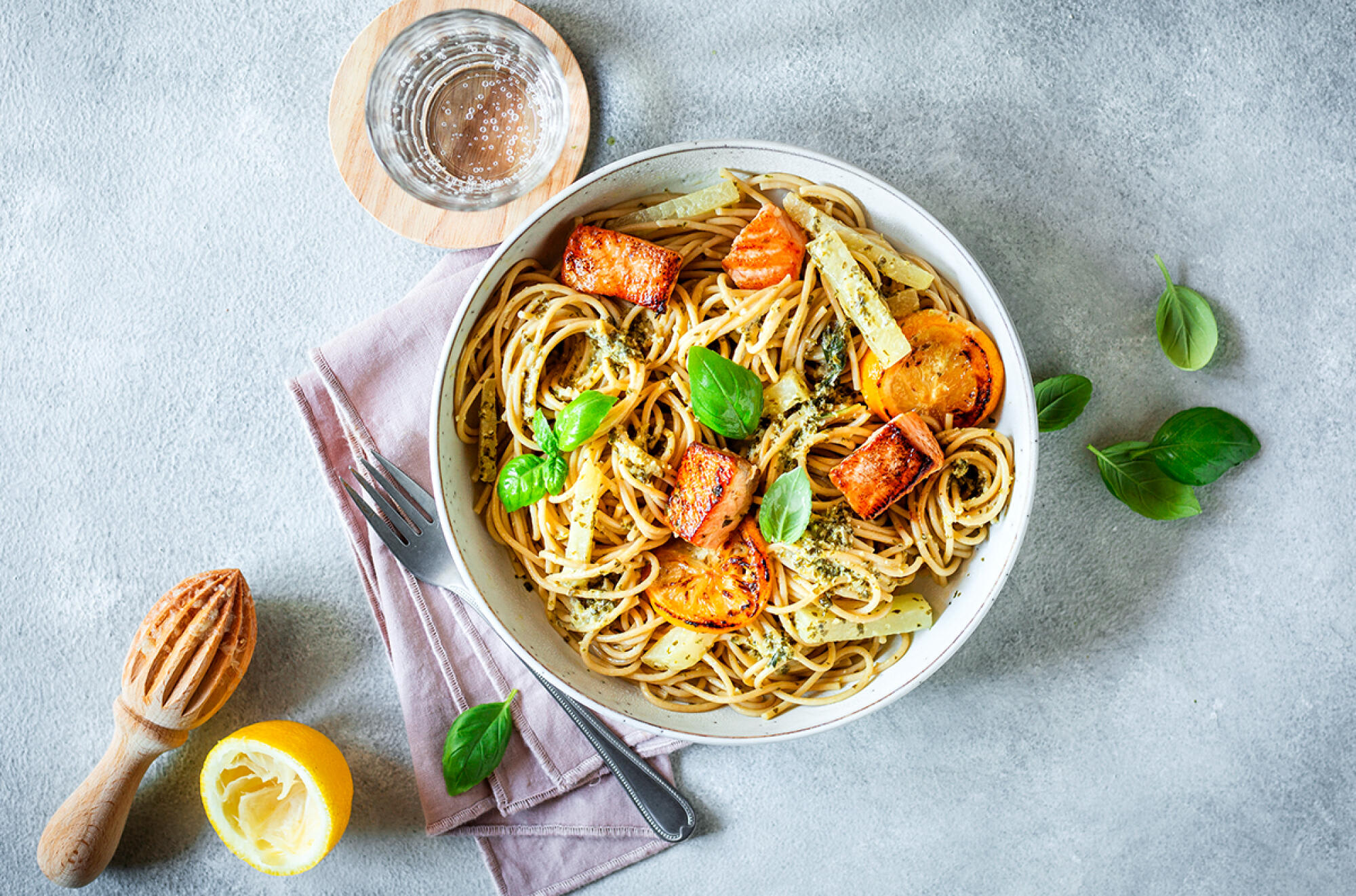 Zitronen-Vollkorn-Spagehtti mit Lachs
