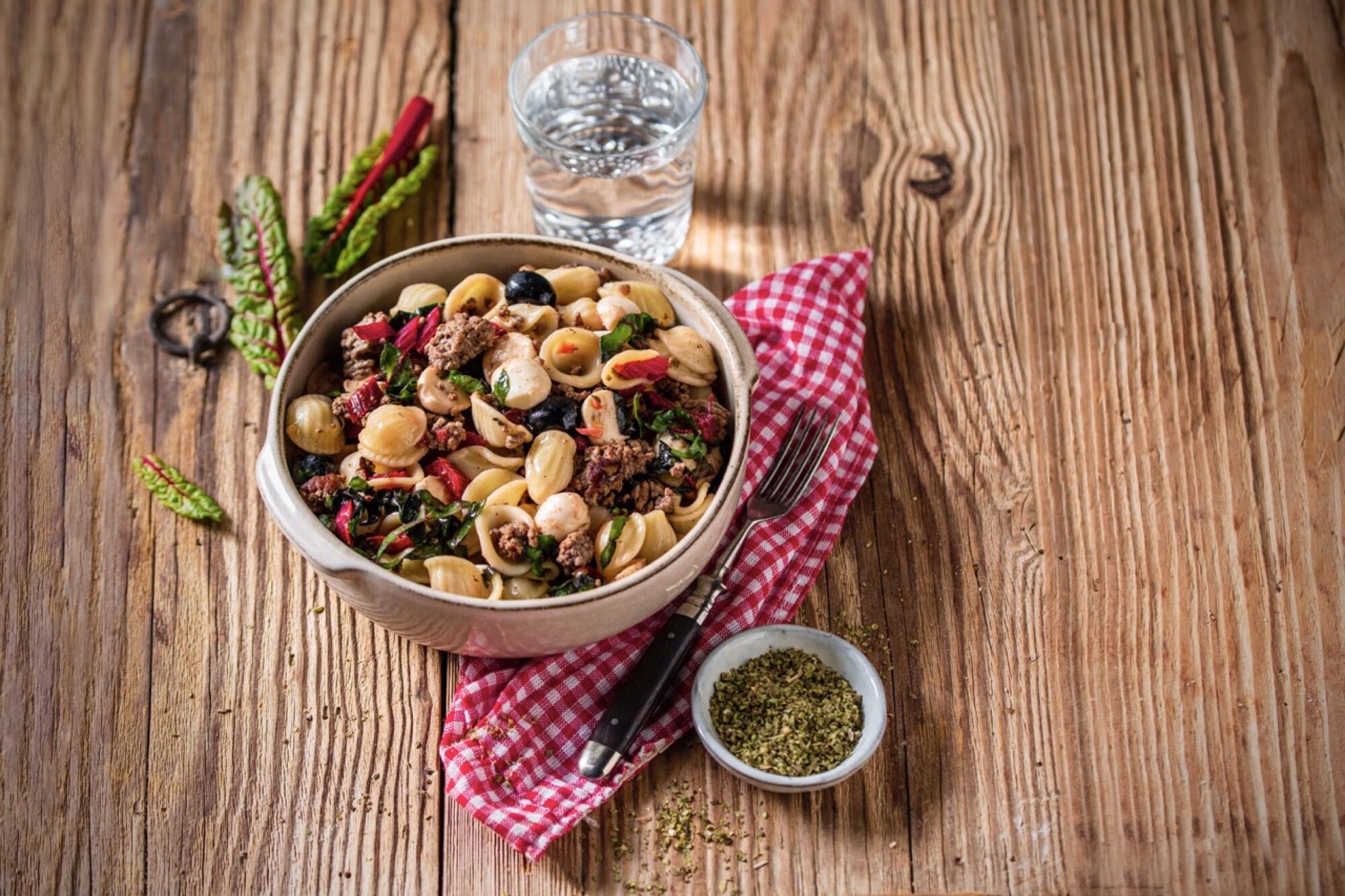 Lauwarmer Orecchiettesalat mit Hack