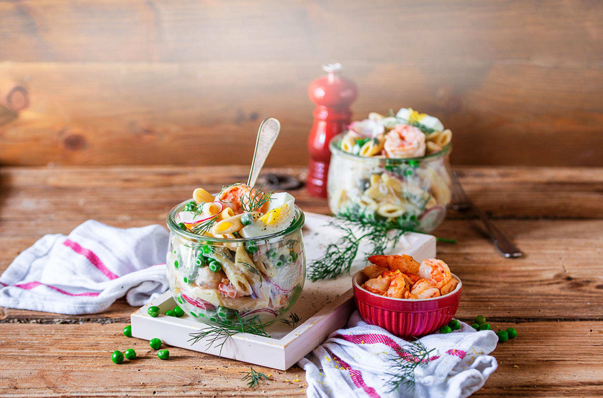 Penne-Erbsensalat mit Garnelen und Zitronen-Mascarpone-Soße