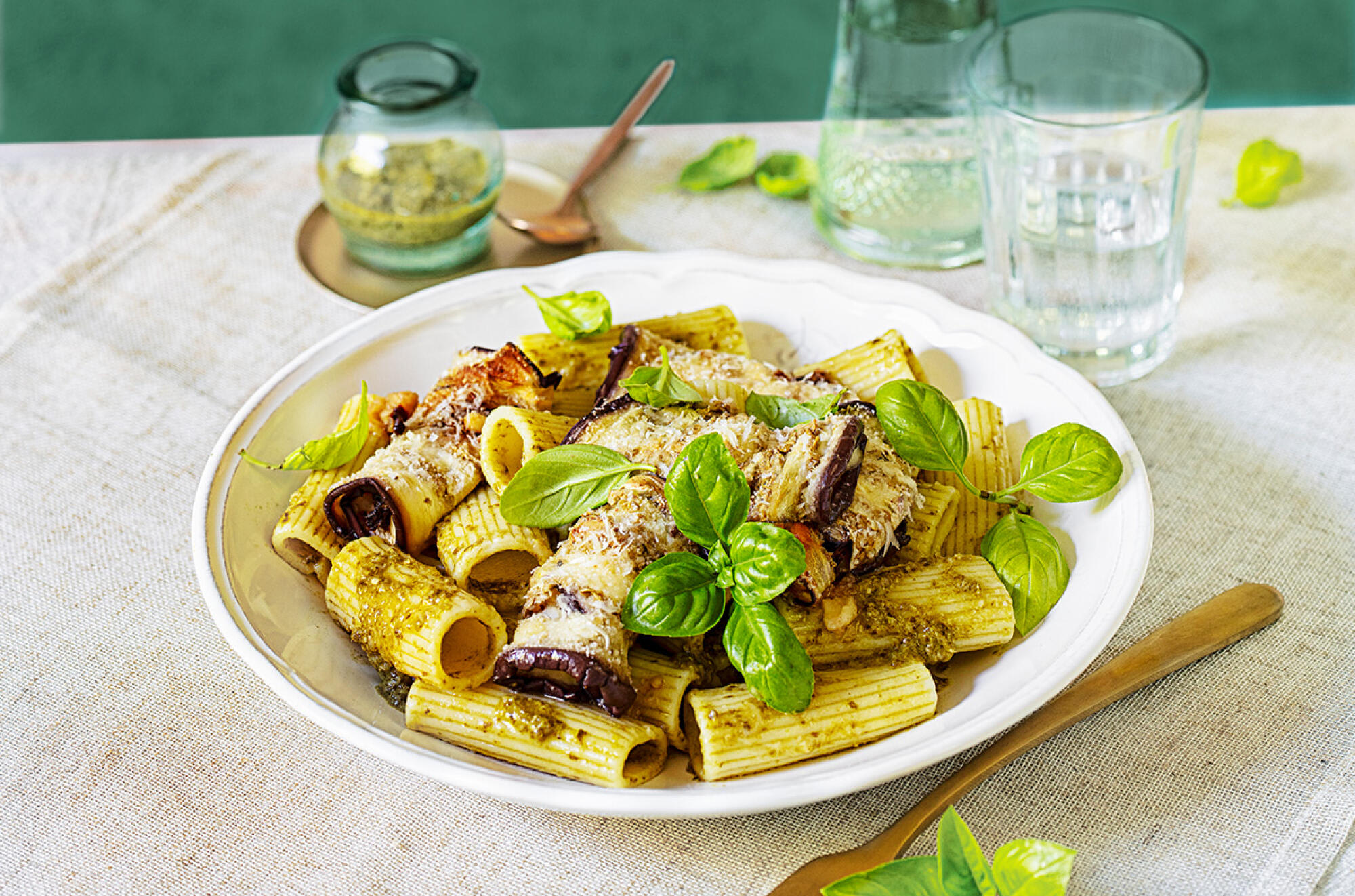 Auberginen-Involtini mit Pesto-Rigatoni