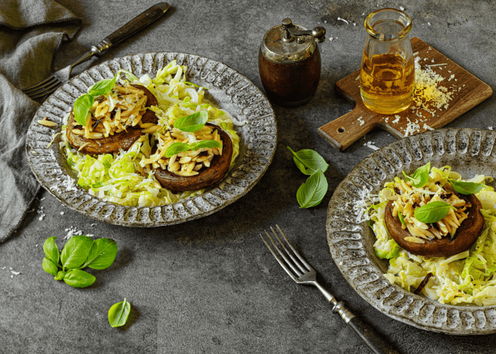 Mit Risoni gefüllte Riesenchampignons