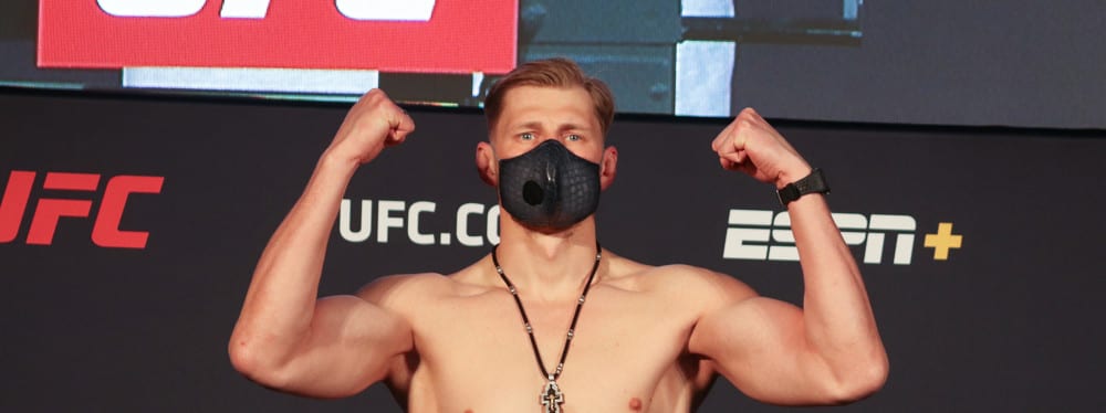 DraftKings MMA: UFC Vegas 56 DFS Picks & Preview