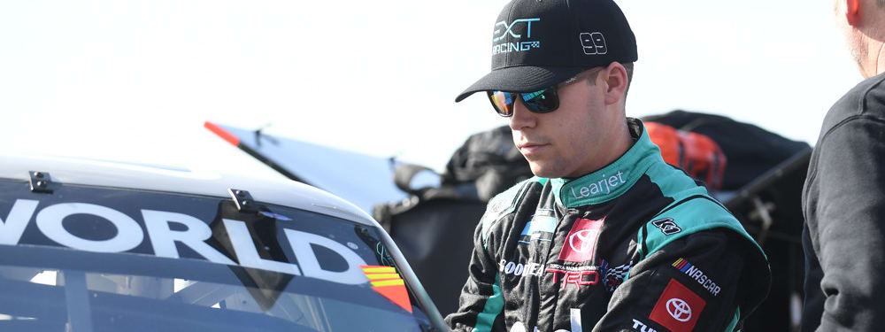 DFS NASCAR Trucks: Pinty's Truck Race on Dirt