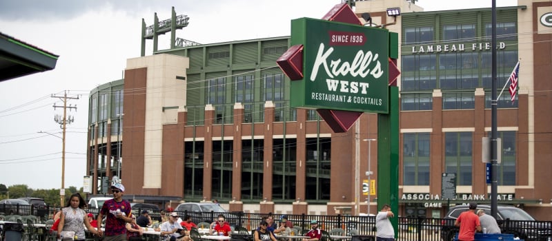 Gridiron Gourmet: Iconic American Restaurants Near NFL Stadiums - Vimarsana News