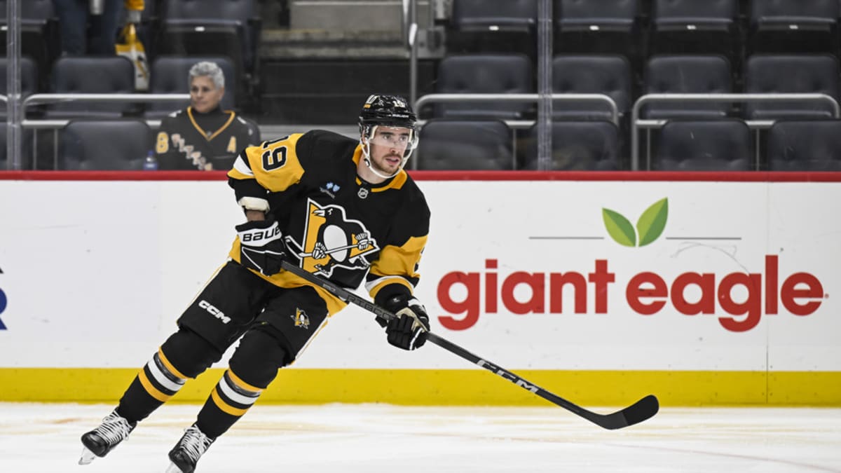 Sidney Crosby evaluated for upper-body injury, status unclear for