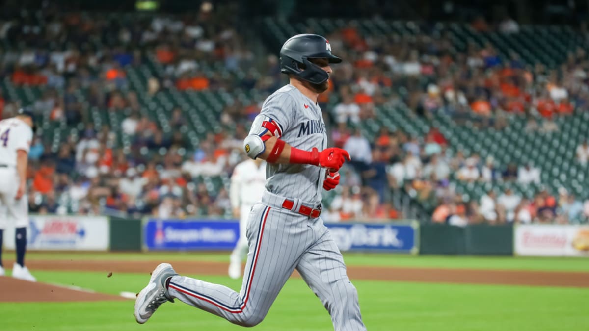 Twins bullpen can't shut down Royals; Jorge Polanco tagged out on