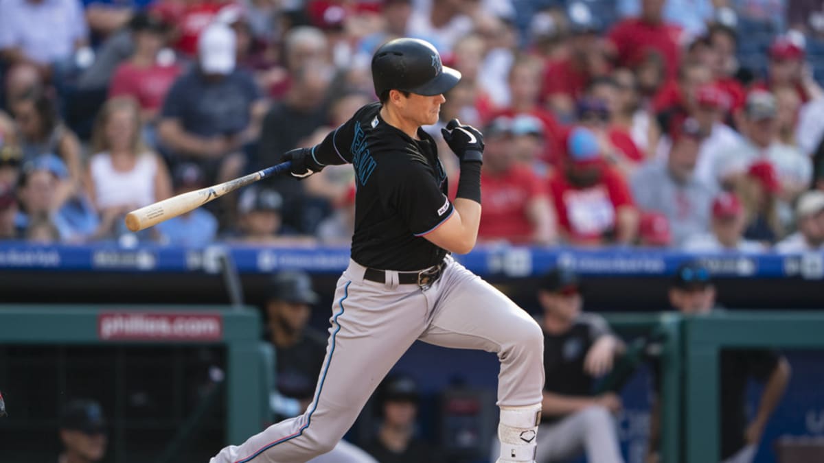 Brewers' Rowdy Tellez to undergo surgery on finger after injuring himself  in pregame workouts