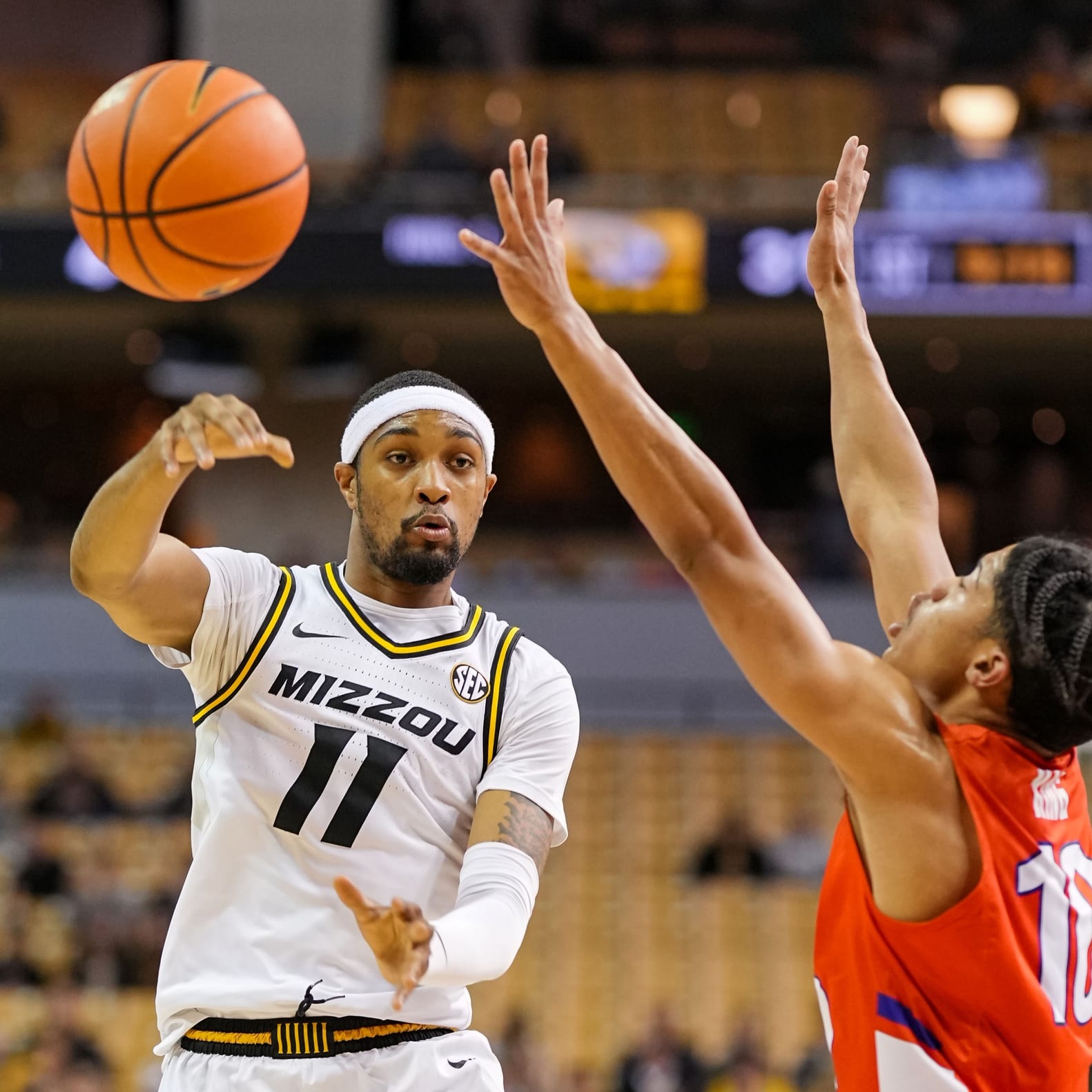 DFS College Basketball: Tuesday Preview and Picks