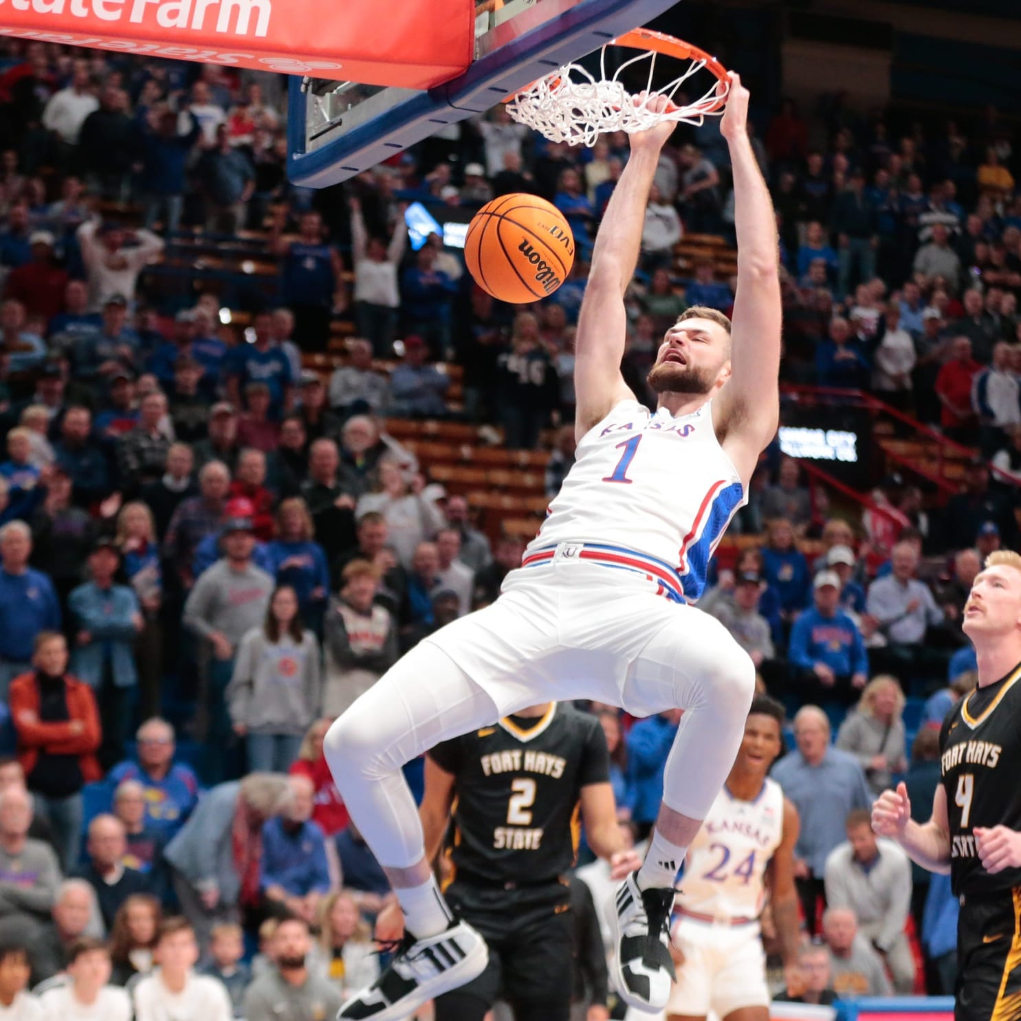 DFS College Basketball: Tuesday Preview and Picks