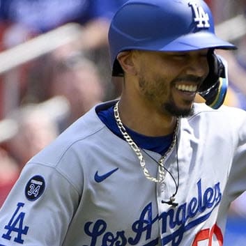 MLB DFS: DraftKings Plays and Strategy for Friday, October 24