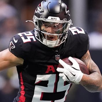 VSiN: Week 12 Best Bets Plus Baby Lottie!