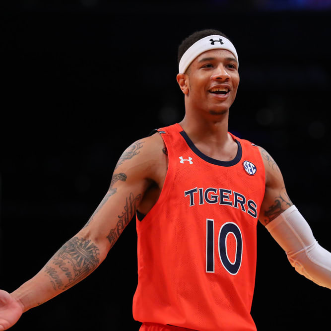 DFS College Basketball: Thursday Preview