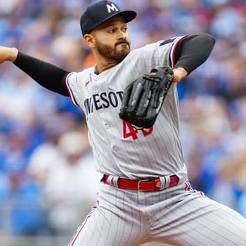 DFS MLB: DraftKings Plays and Strategies for Saturday, May 17