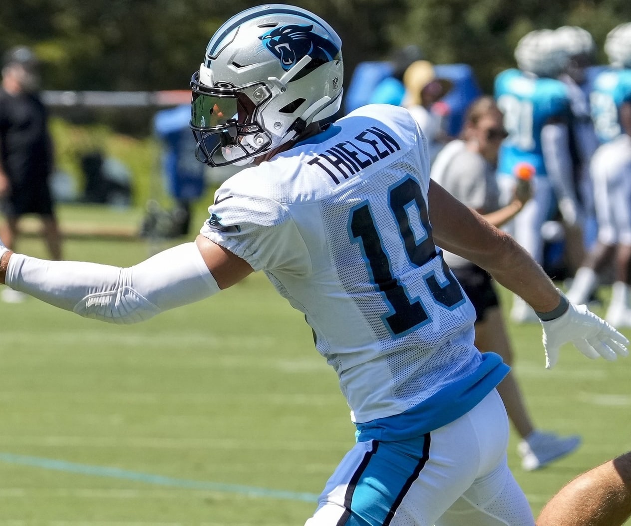 Fantasy Football Draft Strategy: 5 Glue Guys to Target