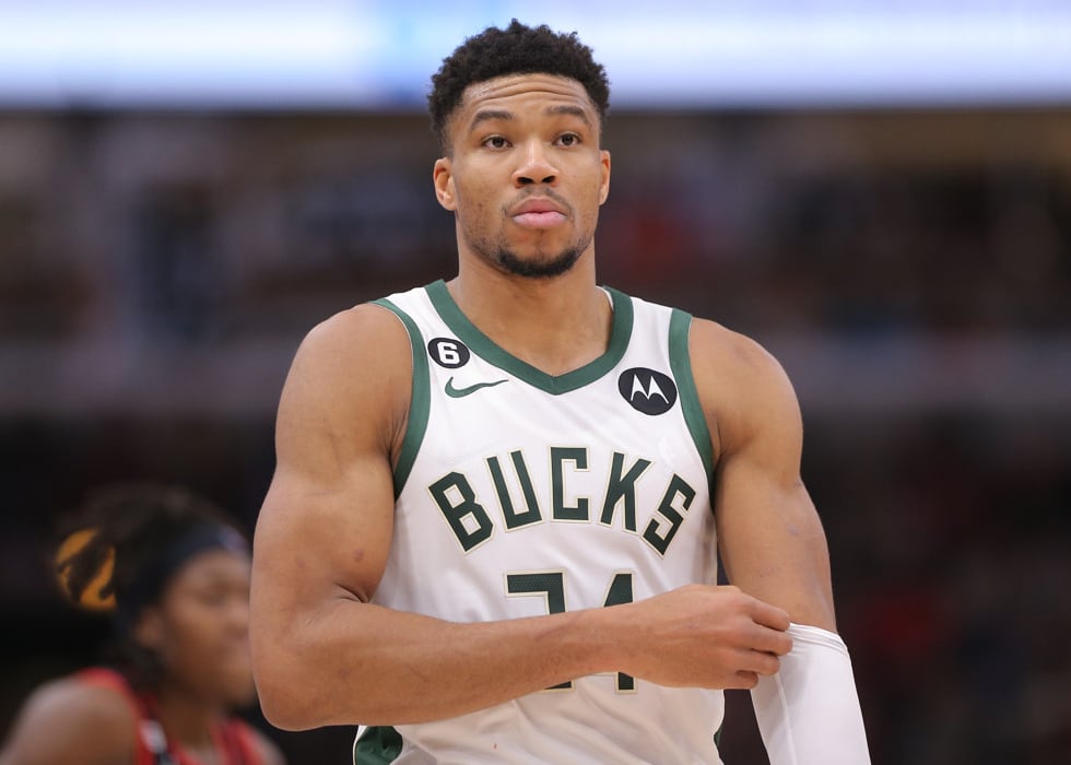 Giannis Antetokounmpo Out 2-4 Weeks: What to Do in Fantasy Basketball