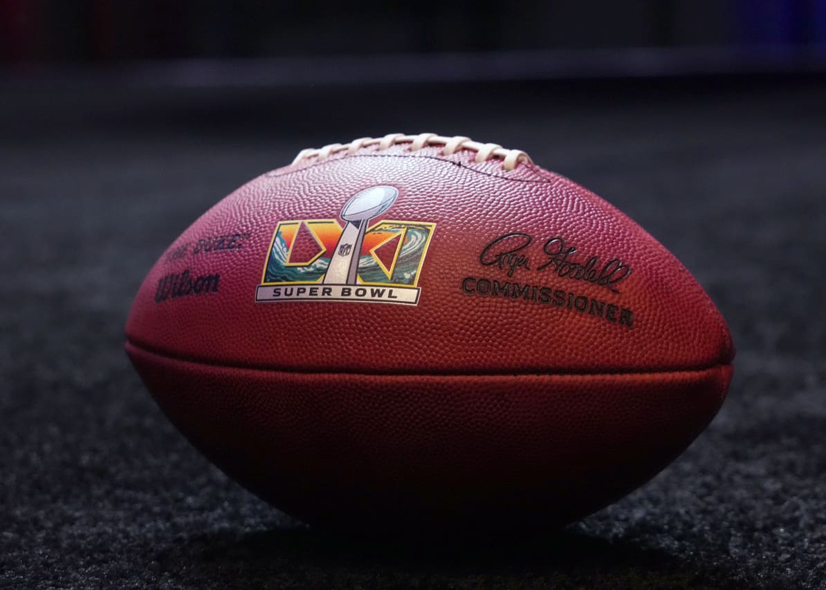 Fantasy Football Draft Assistant vs Cheat Sheet: Which Works Better for You?
