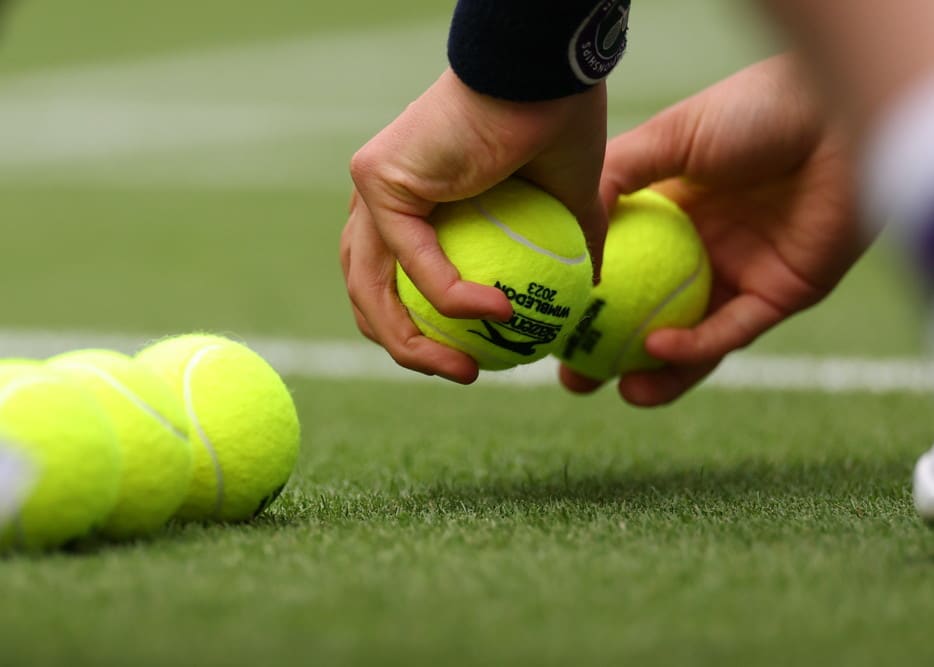 Tennis Betting: 2026 Wimbledon Final Picks for Karolina Muchova vs. Linda Noskova