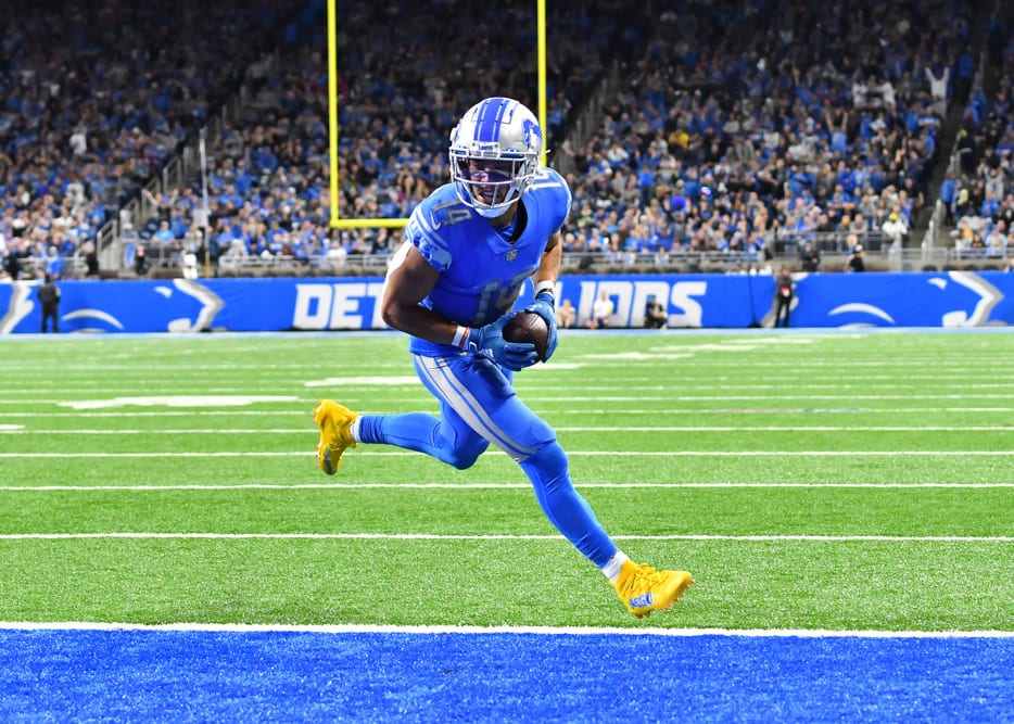 DraftKings NFL Week 16: Top Picks and Lineup Strategy