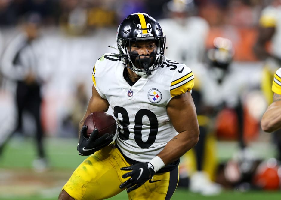 Underdog NFL Battle Royale Week 9 Pivot Plays and Low Rostered Leverage