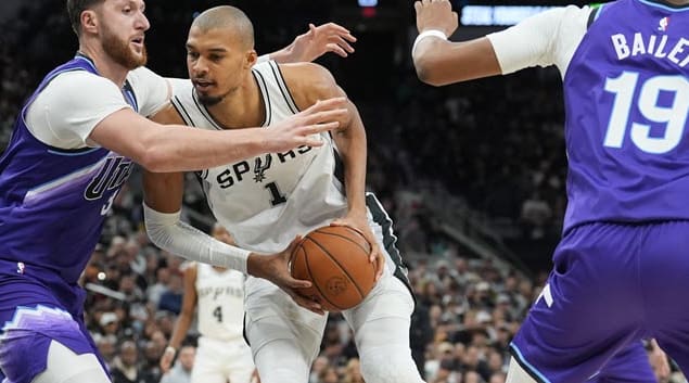 NBA DFS Picks: DraftKings Plays and Strategy for Thursday, January 22