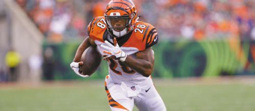 Bengals running back Giovani Bernard leaves with right shoulder