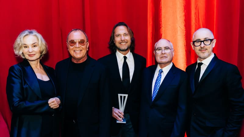 Jessica Lange, Michael Kors, Lance LePere, Todd Haimes, and Alan Cumming pose for a photo.