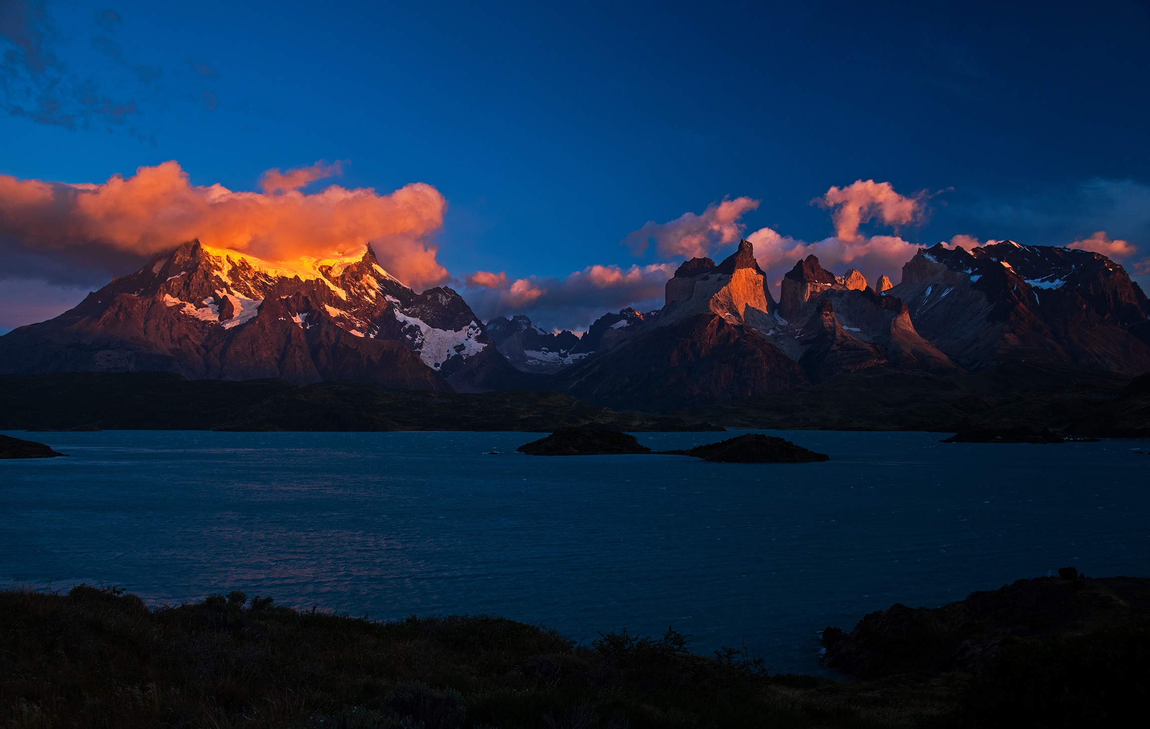 The park is extremely popular with adventure seekers for hiking and trekking, especially in January and February (the summer months in the southern hemisphere). Waking up early I caught the first rays of the sun hitting the tops of the snow-capped peaks. Lago Grey, the lake in front, is fed by a nearby glacier. At that early hour it was super windy and cold. 