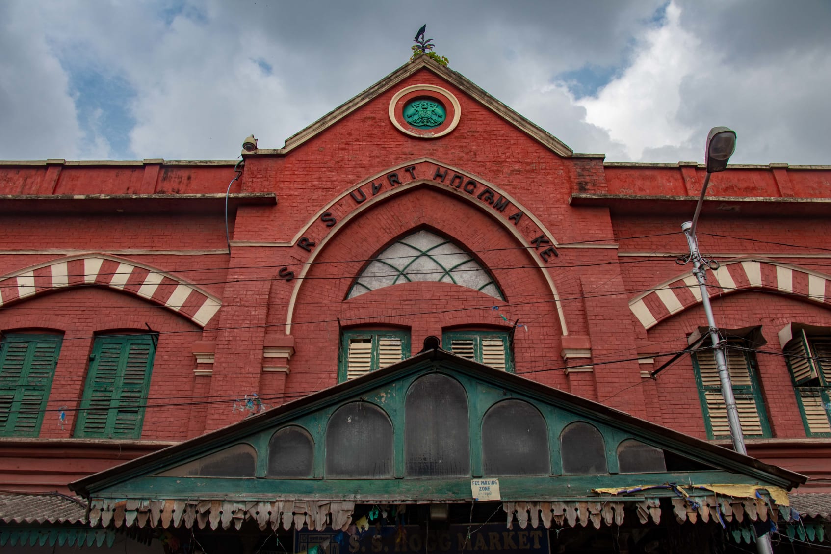 Today, the only greater adjutants in Kolkata are part of insignia, like this circular crest that adorns one of the entrances to New Market. The English called the bird the “Calcutta adjutant” for its ubiquity; the locals christened them hadgila (haad = bones, gila = swallower) for their ability to consume carcasses, bones and all. Photo: Masudur Rahim Rubai 