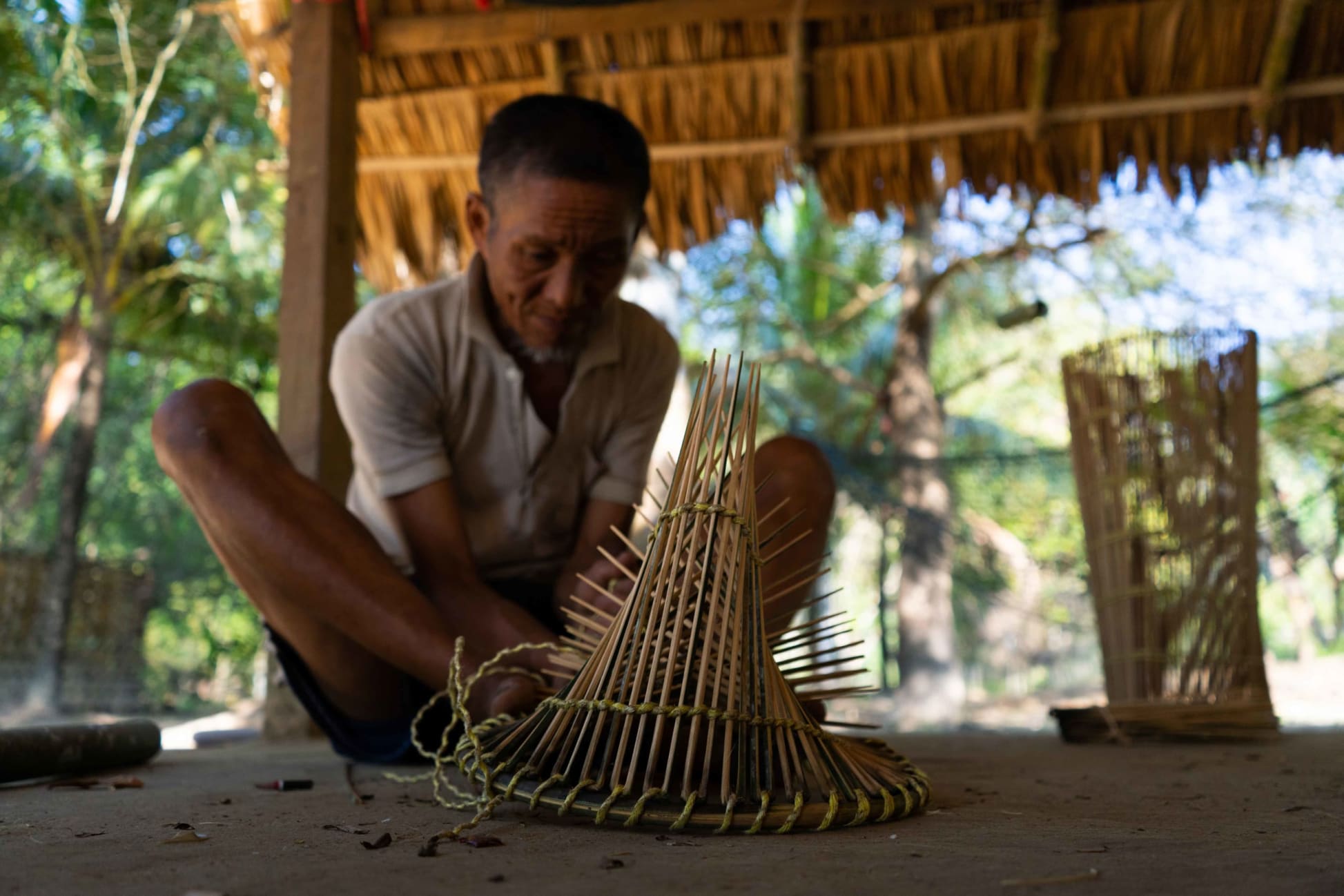 How To Make A Fish Trap - Fast Weaving Method 