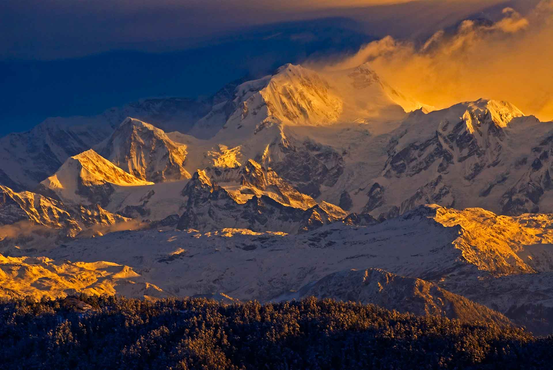The Kabru massif seen here lies on the Singalila ridge, an extension of the Kanchenjunga mountain range. The ridge separates the mountain ranges of West Bengal from other Himalayan ranges to the west. Photo: Dhritiman Mukherjee