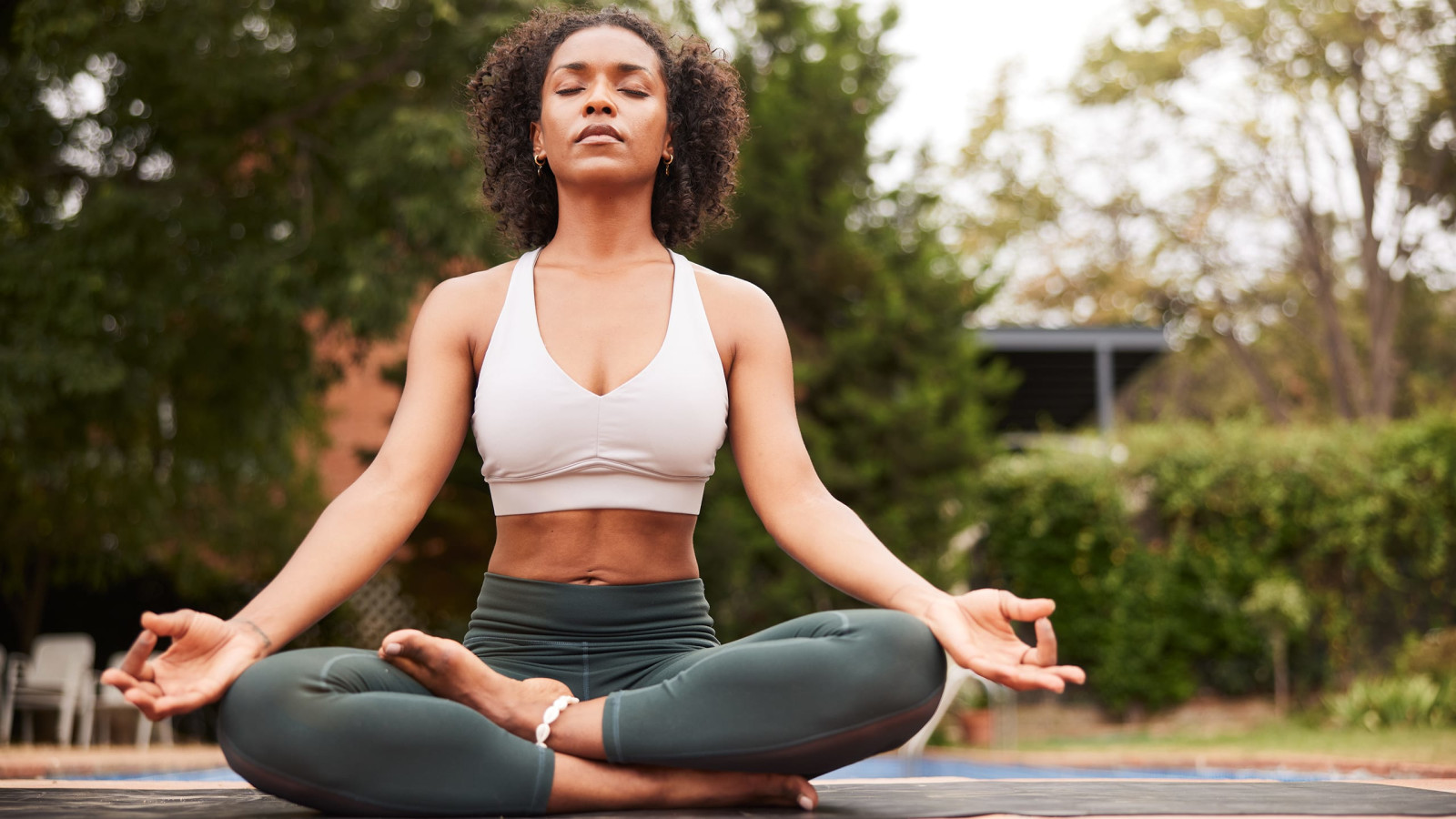 Why You Need to Start Meditating | Roundglass Living