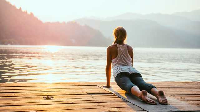 10-Minute Yoga to Recharge