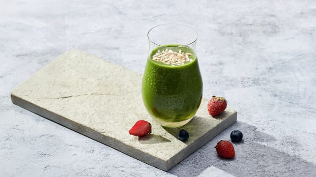 Avo-Berry Fruit & Greens Smoothie