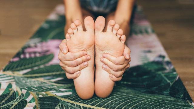 De-Stress Your Hands and Feet