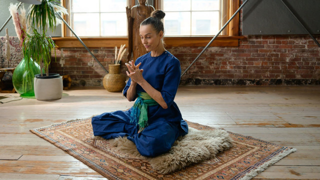 Gentle Kundalini to Soothe Stress